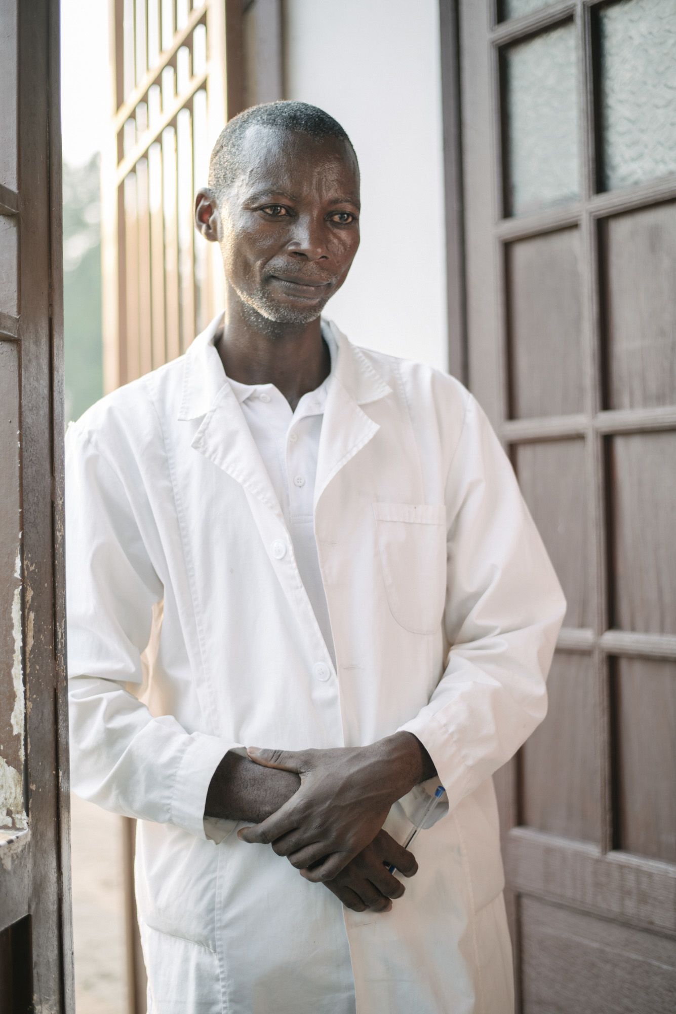 レオン・カトゥンダ検査技師